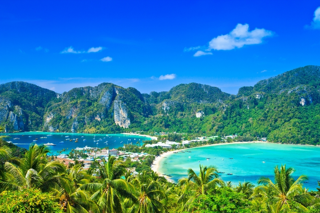 9 PHI-PHI ISLAND<br />
THAILAND